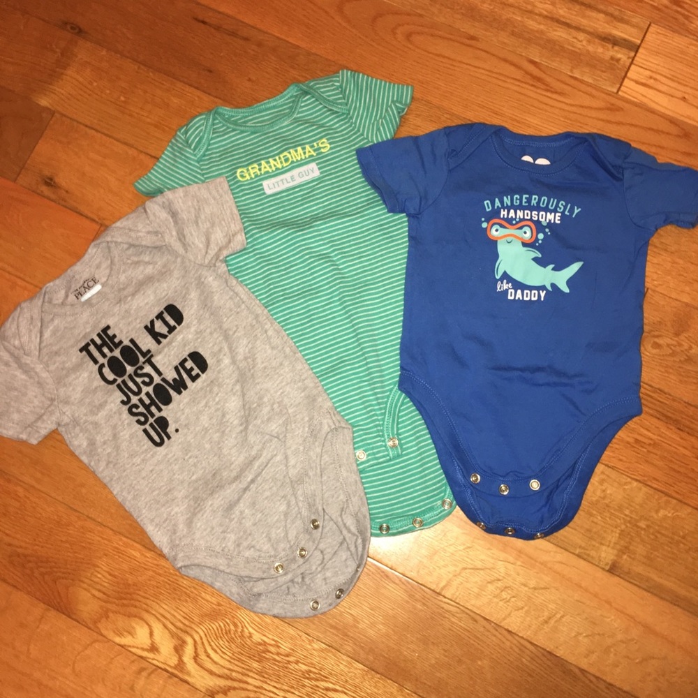 ☀️ Short-sleeve Onesie Bundle (3)